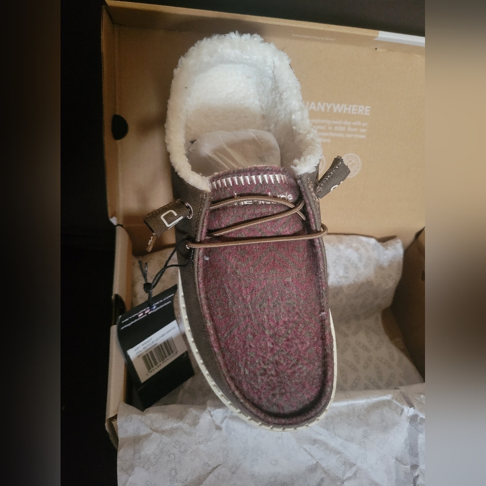 Hey Dude Women's Wendy Campfire Leather size 6 Warm  NIB‎